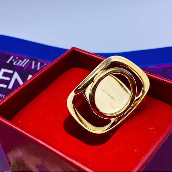 SALVATORE FERRAGAMO Logo Ring Scarf - Picture 6 of 6